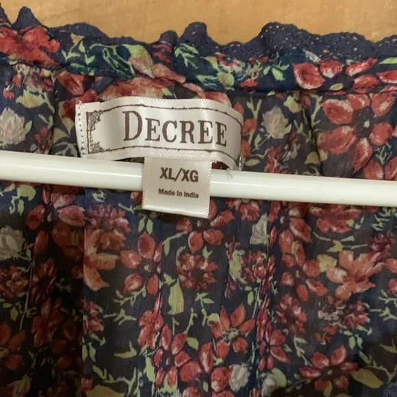 Decree Sheer Blouse - Picture 2 of 8